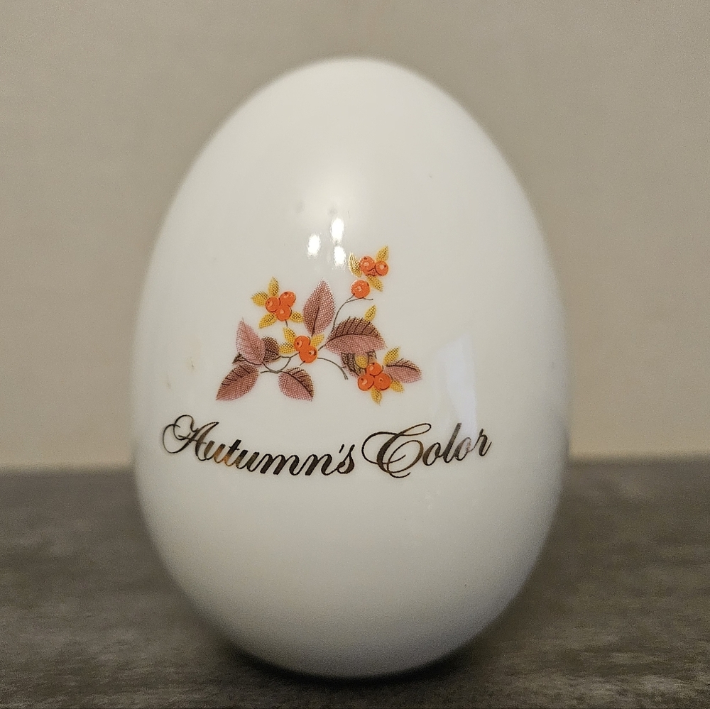 Vintage 1987 Avon "Autumn's Color" Porcelain Collectible Egg